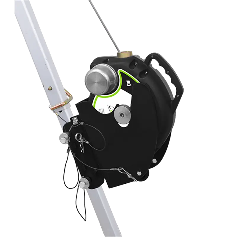 Universaladapterplatte zur Höhensicherungsgerätes mit integrierter Rettungsfunktion auf Dreibein mit Umlenkrollen-Doppelkopf 